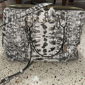 Henri Bendel white black large shoulder bag tote gold hardware leather